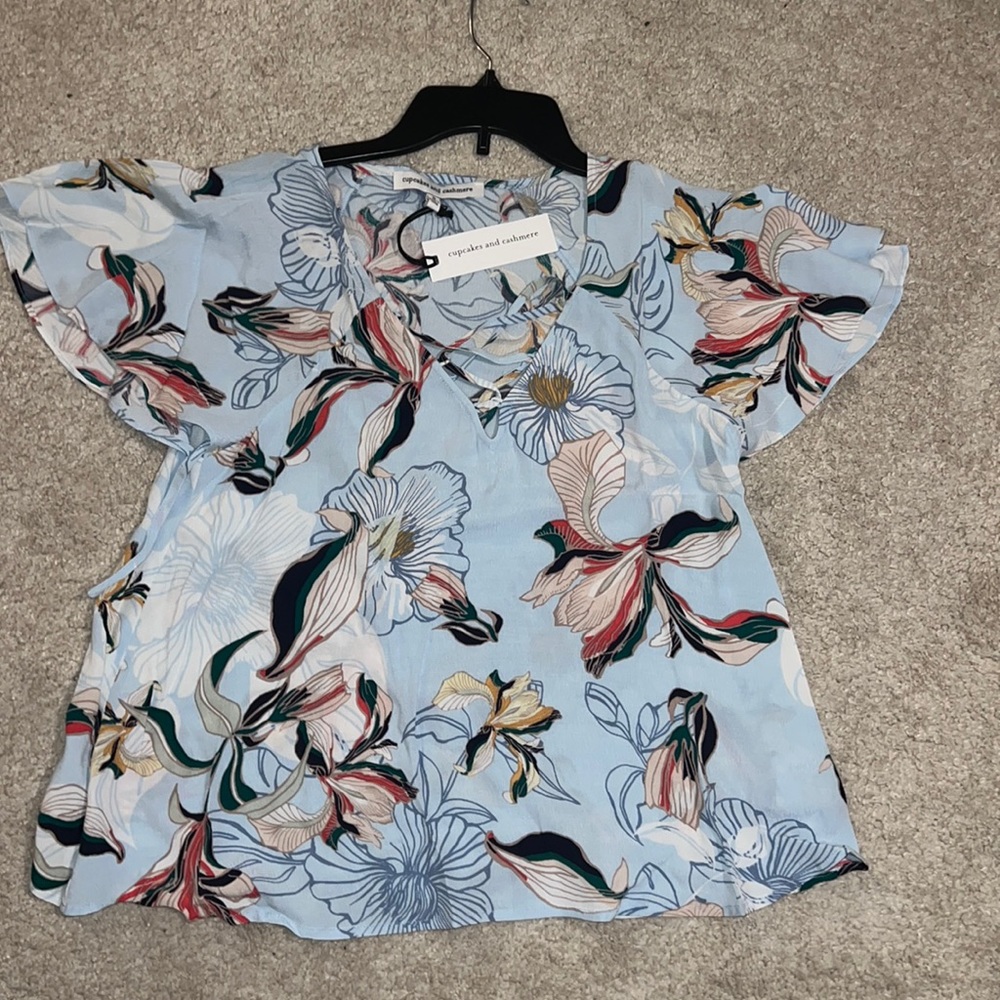 Cupcakes and cashmere women’s top nwt size small in color  blue